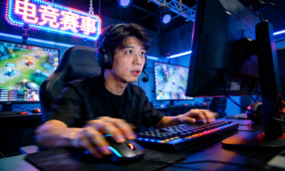 电竞赛事 选手专注比赛